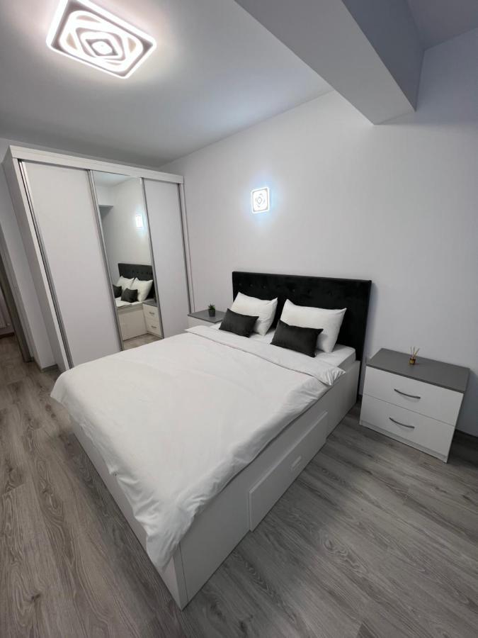 Sunny Accommodation Сучава Екстер'єр фото